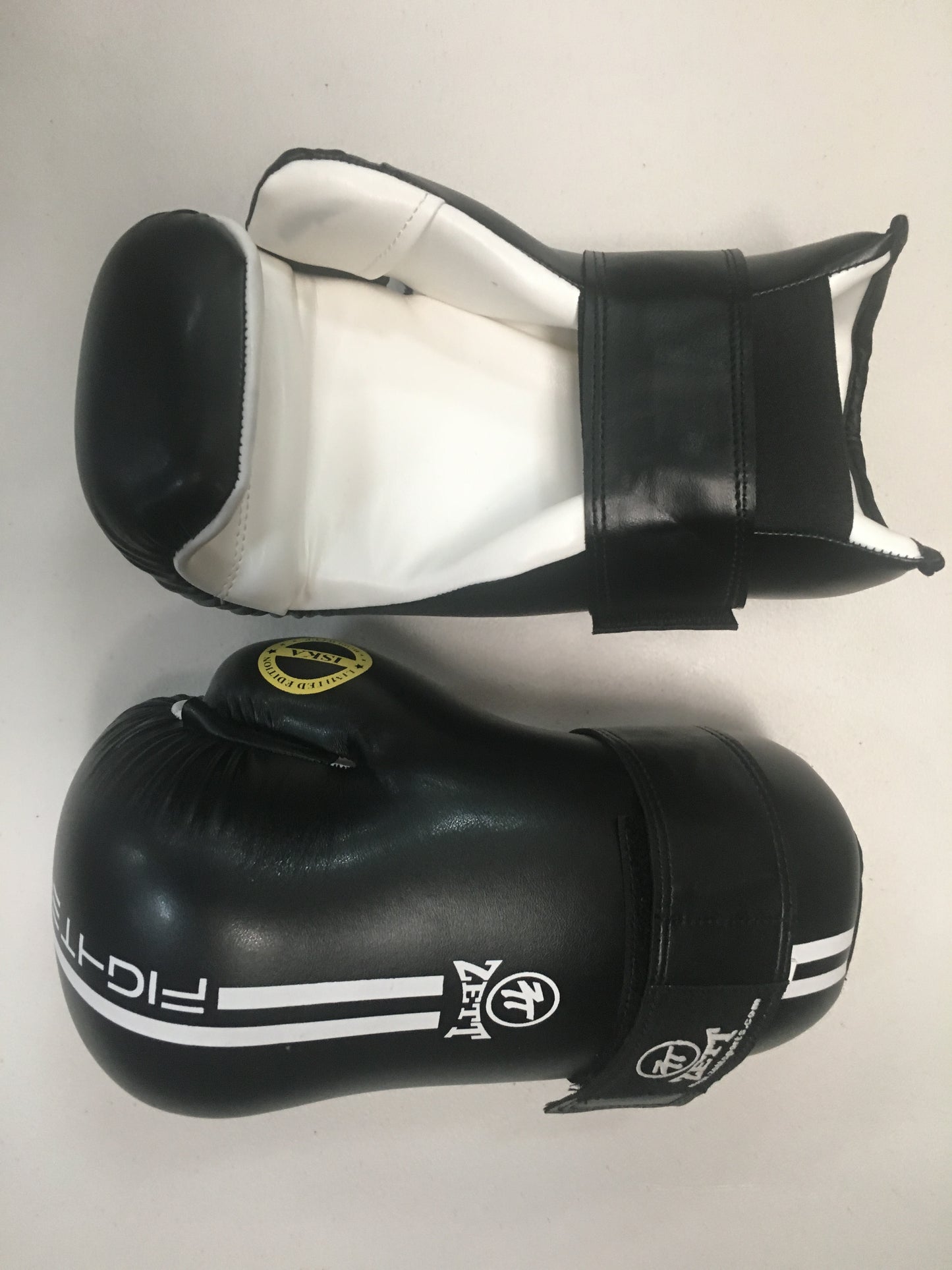 ZETT ISKA SPARRING GLOVES